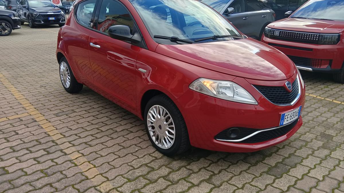 Lancia Ypsilon 1.2 69 CV 5 porte GPL Gold